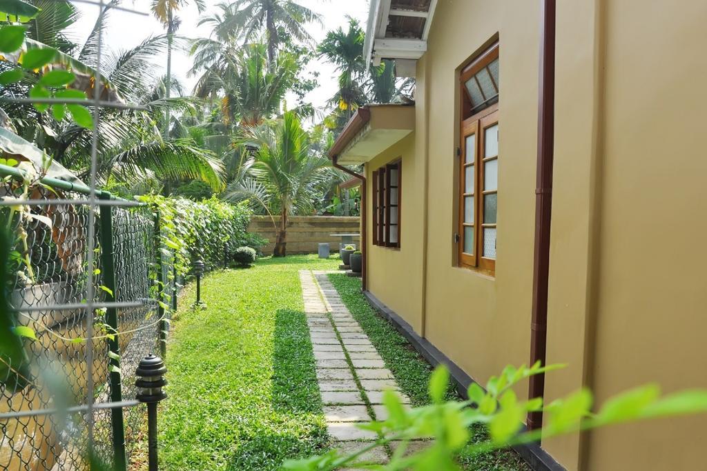 Hewittes Cottage Weligama Exteriör bild